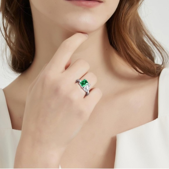 14k Pear and Emerald Toi Et Moi Ring - Picture 4 of 10